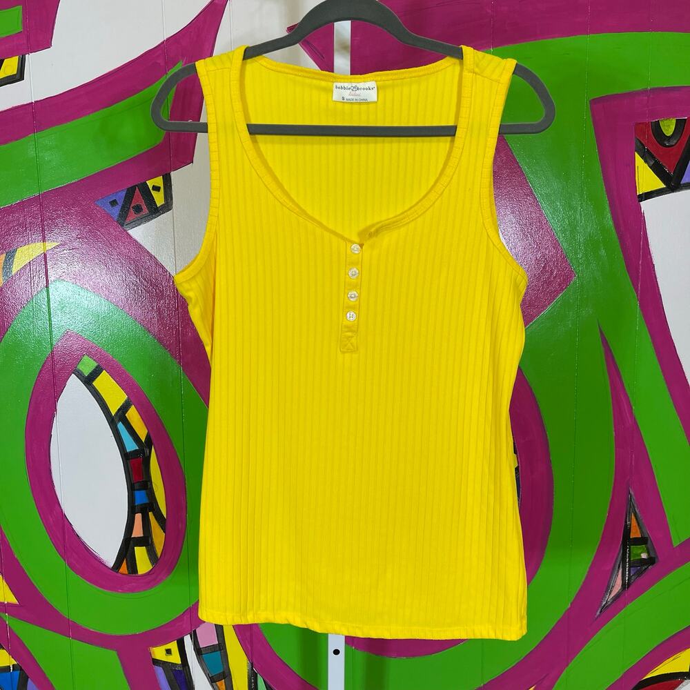 Bobbie Brooks Ladies, Ribbed Scoop Neck Tank Top. Size Small. Good used cond!